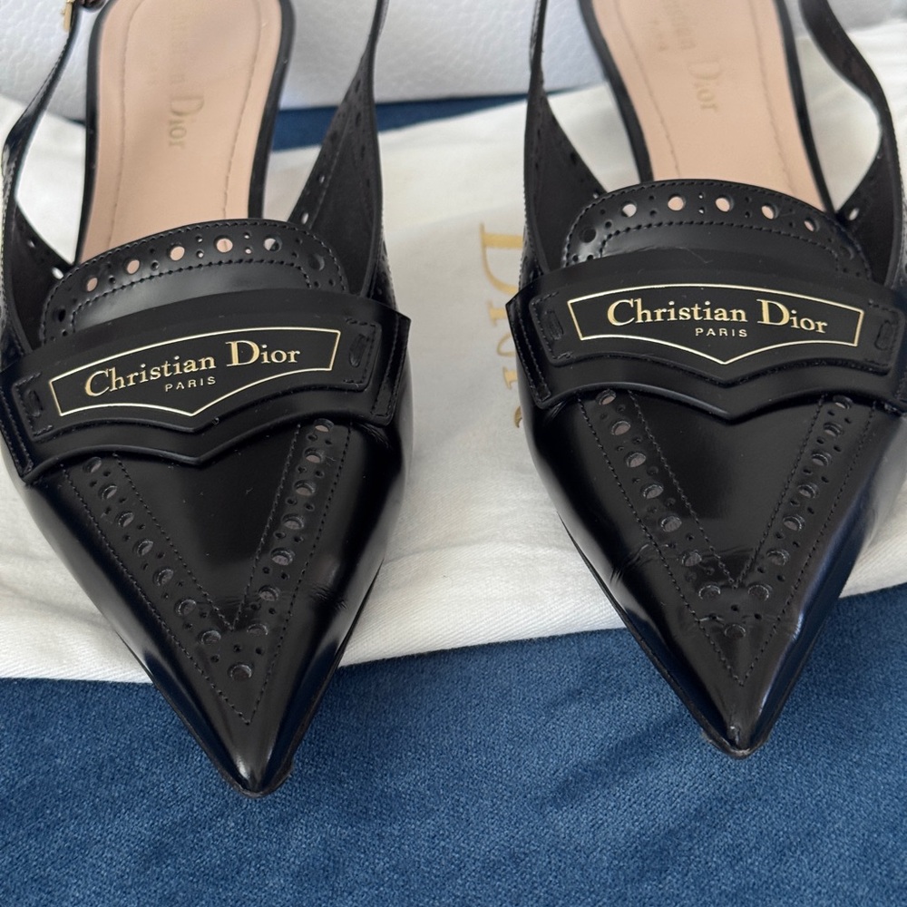Dior Boy Leather Slingback
Pump Size 37 - Picture 4 of 9
